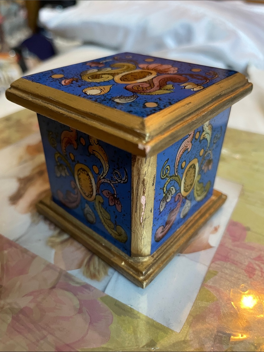Vintage Florentine Style Reverse Hand Painted Hinged Trinket Box Blue Gold - Picture 9 of 11